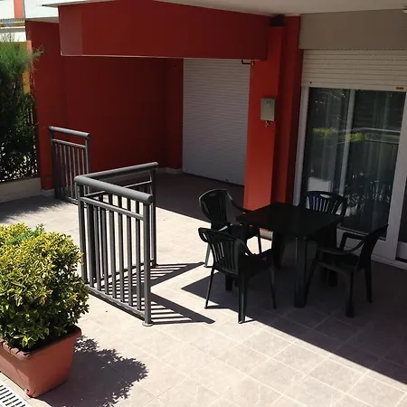 Ξενοδοχείο με διαμερίσματα Florida 4*